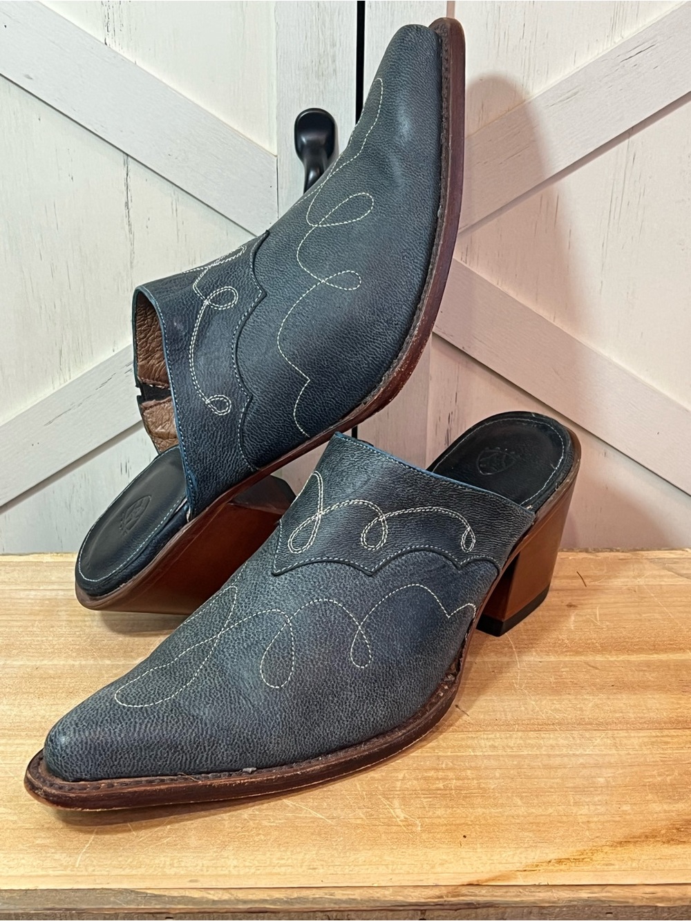 Ariat Women’s Gleeson Distressed Teal Western Leather mules Pointed Shoes 9.5 B - Picture 2 of 10
